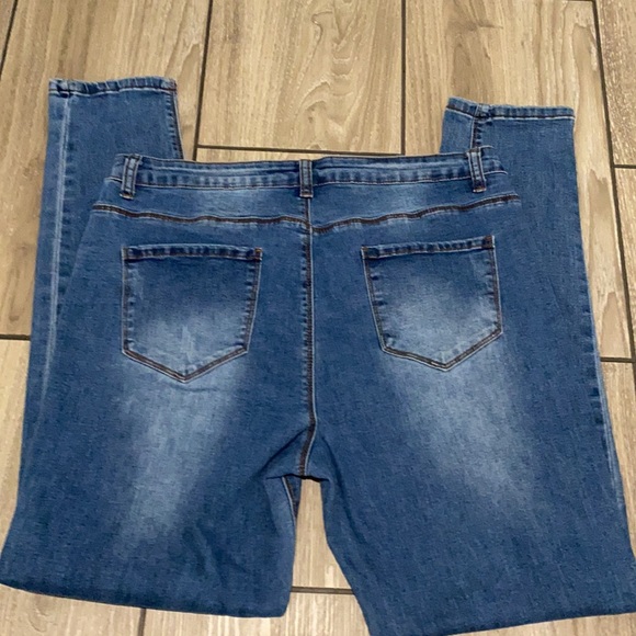 Slim Cut Jeans/ Mid Rise - Picture 2 of 4